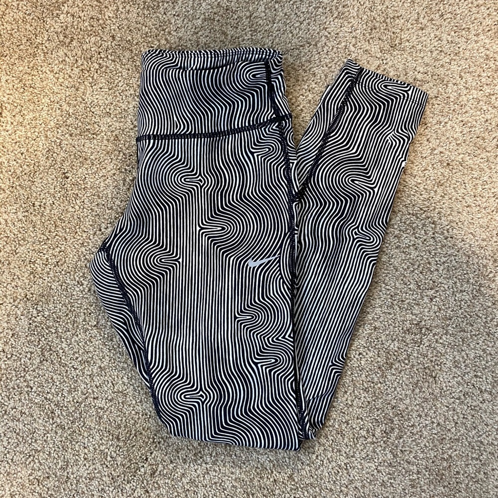 Full-length Nike Dri-fit patterned leggings